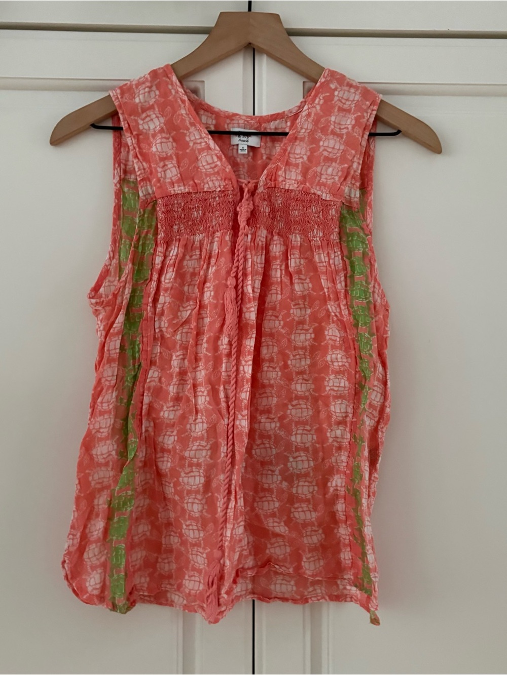 Crown & Ivy Small Beach Sleeveless Turtle Top